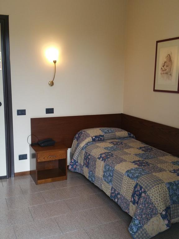Hotel 5 Vie Almenno San Salvatore Zimmer foto