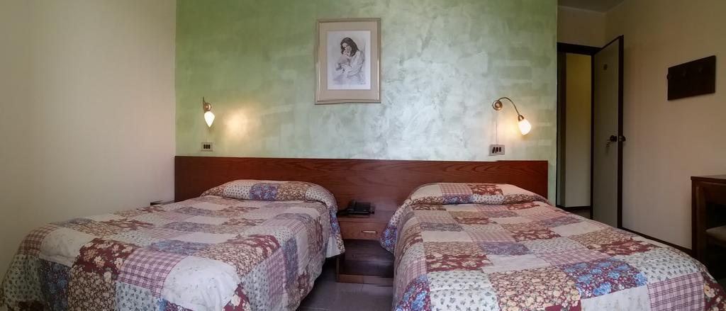 Hotel 5 Vie Almenno San Salvatore Zimmer foto