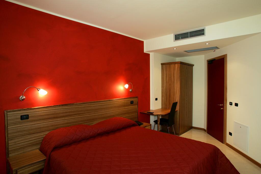 Hotel 5 Vie Almenno San Salvatore Zimmer foto