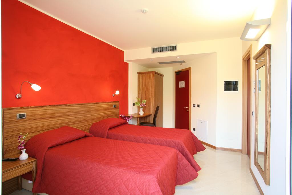 Hotel 5 Vie Almenno San Salvatore Zimmer foto
