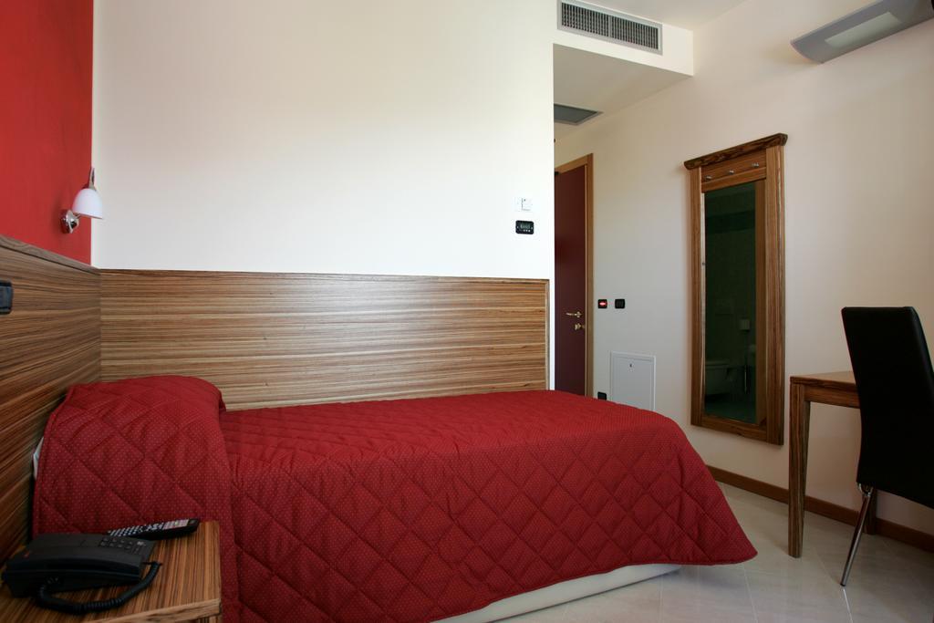 Hotel 5 Vie Almenno San Salvatore Zimmer foto