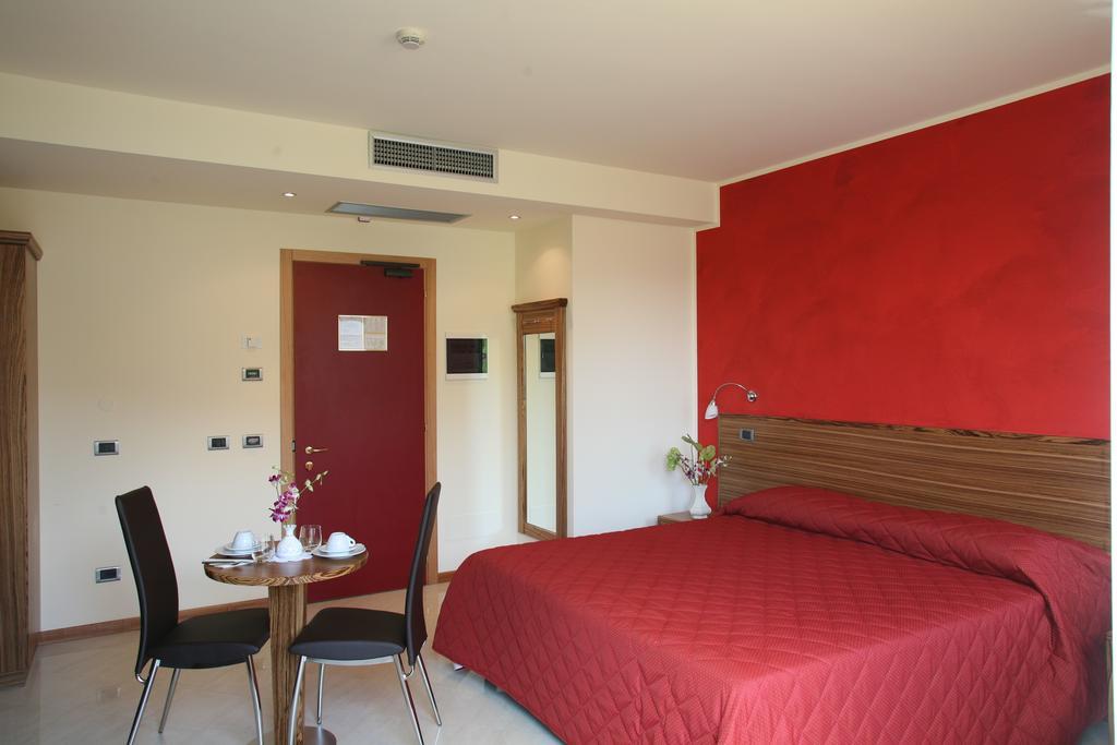 Hotel 5 Vie Almenno San Salvatore Zimmer foto